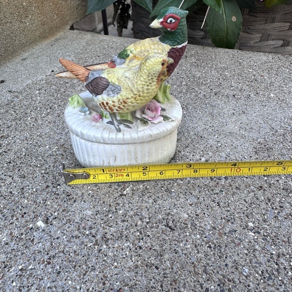 Vintage ceramic trinket box pheasants - Picture 4 of 5